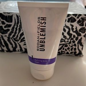 Brand new face wash Rodan+Fields unblemished